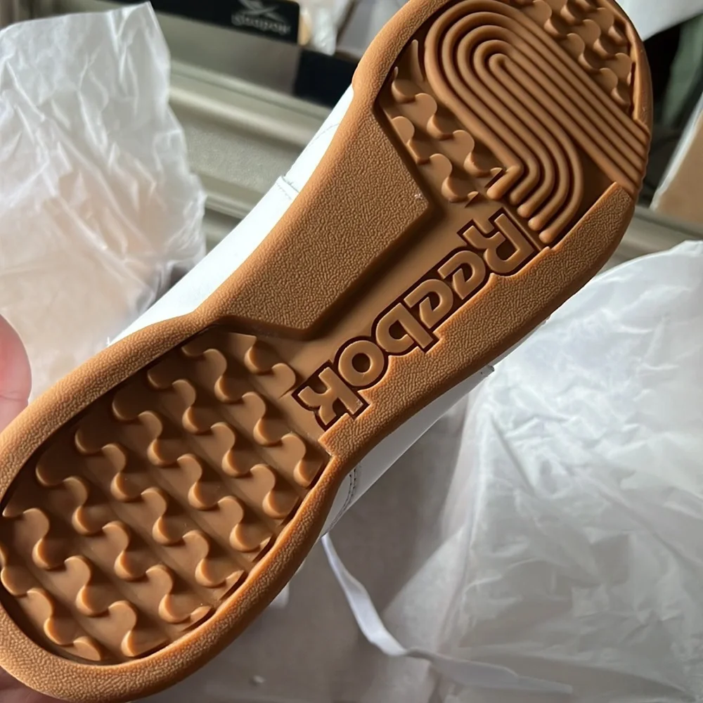 White Reebok classics - Picture 2 of 3